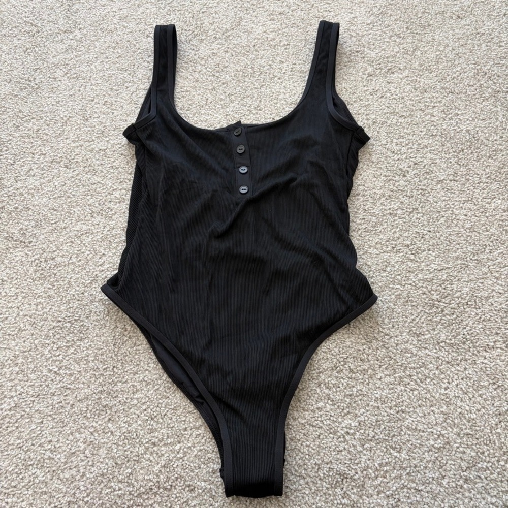 L Space Float On One Piece Swimsuit Womens 6 Black Ribbed Henley Minimalist
